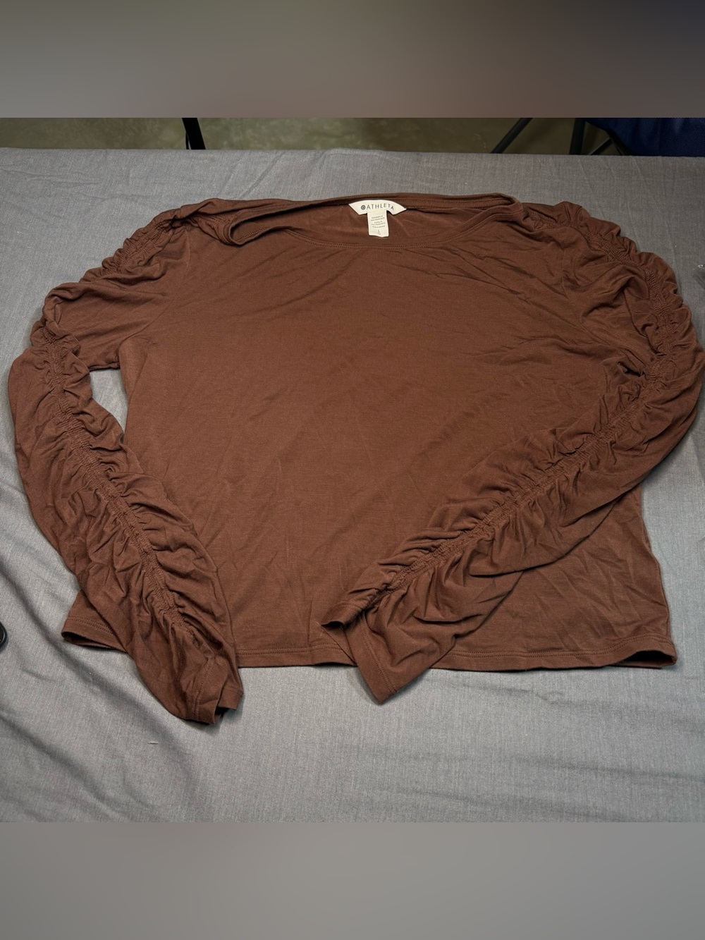 Athleta Chocolate Brown Long-Sleeve Ruched Sleeve Crew Top